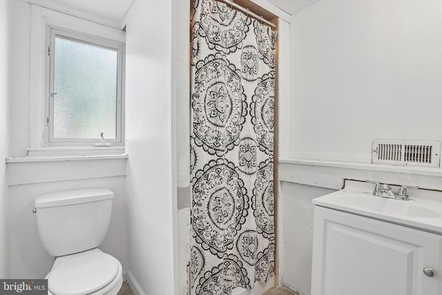 8 ROSE LN, Burlington, NJ 08016