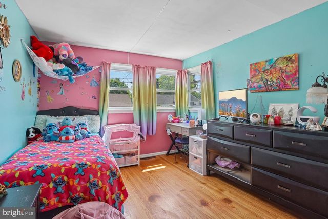 8 ROSE LN, Burlington, NJ 08016