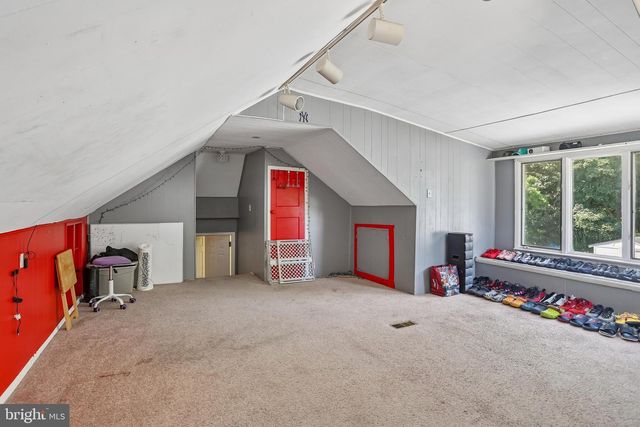 8 ROSE LN, Burlington, NJ 08016