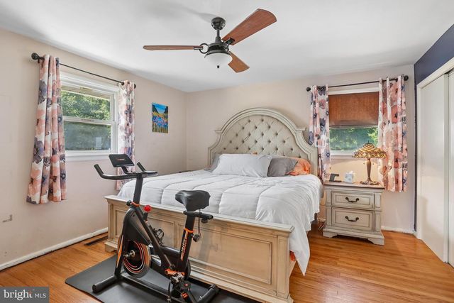 8 ROSE LN, Burlington, NJ 08016