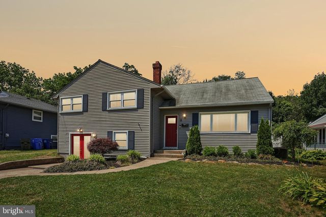 8 ROSE LN, Burlington, NJ 08016