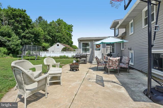 8 ROSE LN, Burlington, NJ 08016