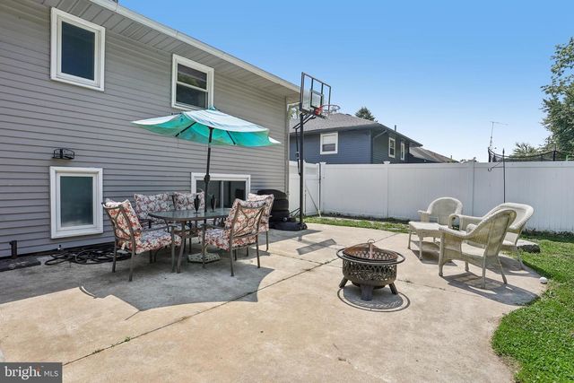 8 ROSE LN, Burlington, NJ 08016