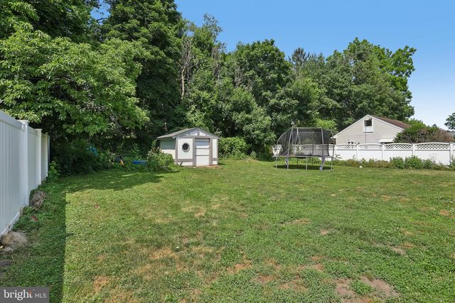 8 ROSE LN, Burlington, NJ 08016