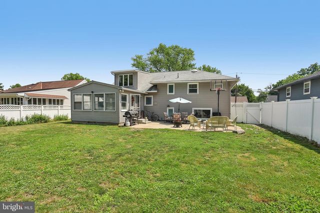 8 ROSE LN, Burlington, NJ 08016