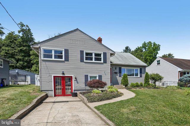 8 ROSE LN, Burlington, NJ 08016