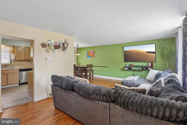 8 ROSE LN, Burlington, NJ 08016