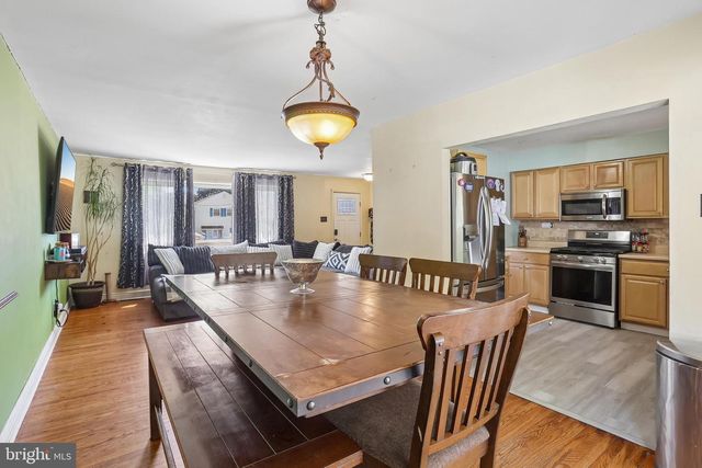 8 ROSE LN, Burlington, NJ 08016