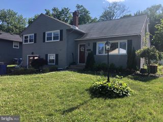 8 ROSE LN, Burlington, NJ 08016