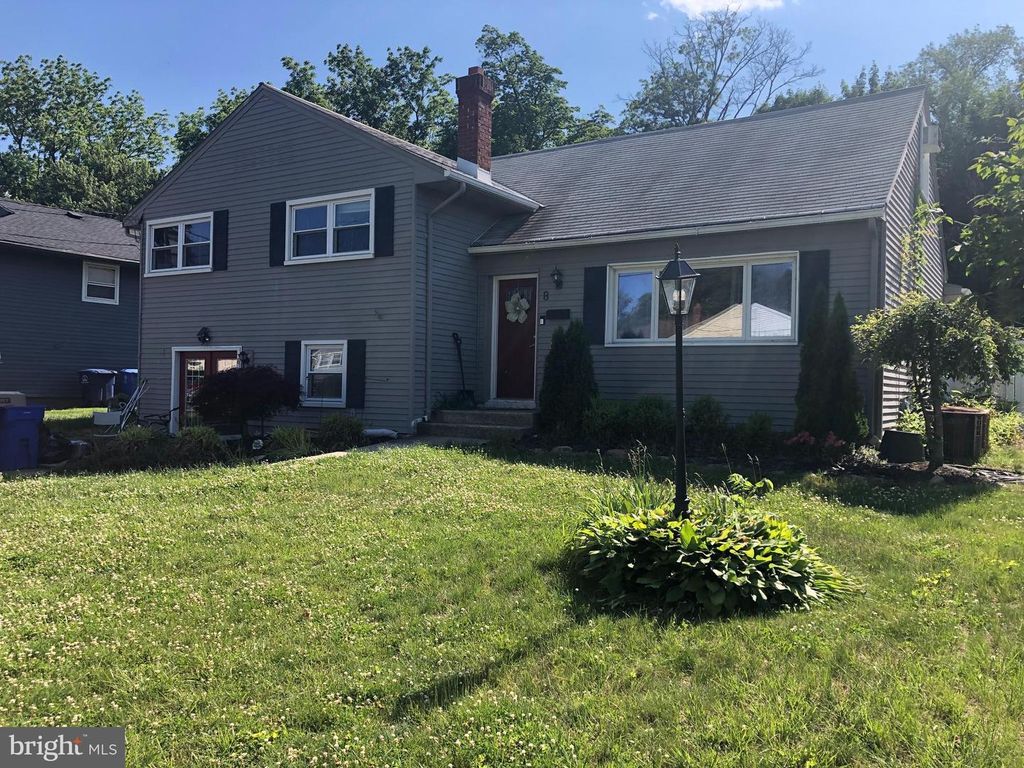 8 ROSE LN, Burlington, NJ 08016