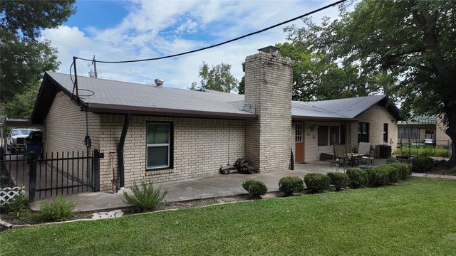 323 S Fisher Street, Gorman, TX 76454