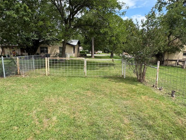 323 S Fisher Street, Gorman, TX 76454