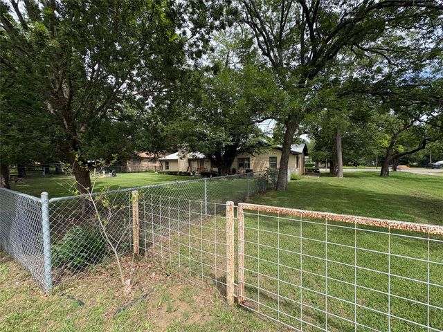323 S Fisher Street, Gorman, TX 76454