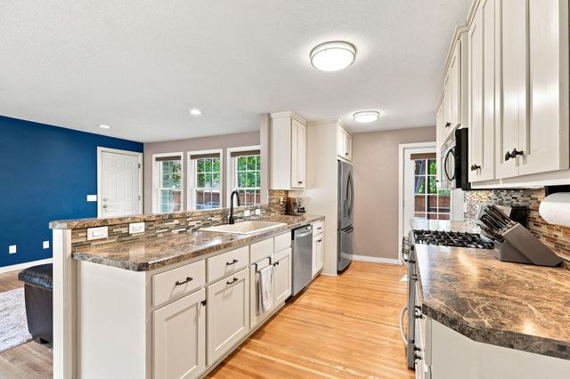 8 6th Avenue NE, Osseo, MN 55369