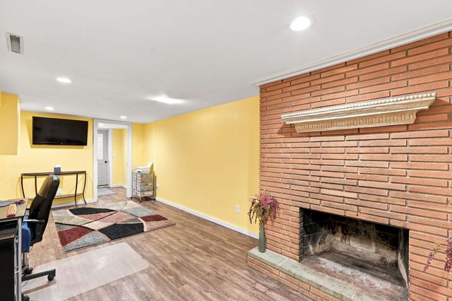 8 6th Avenue NE, Osseo, MN 55369
