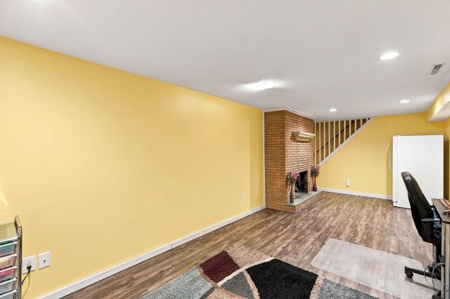 8 6th Avenue NE, Osseo, MN 55369