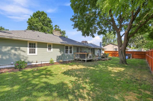 8 6th Avenue NE, Osseo, MN 55369