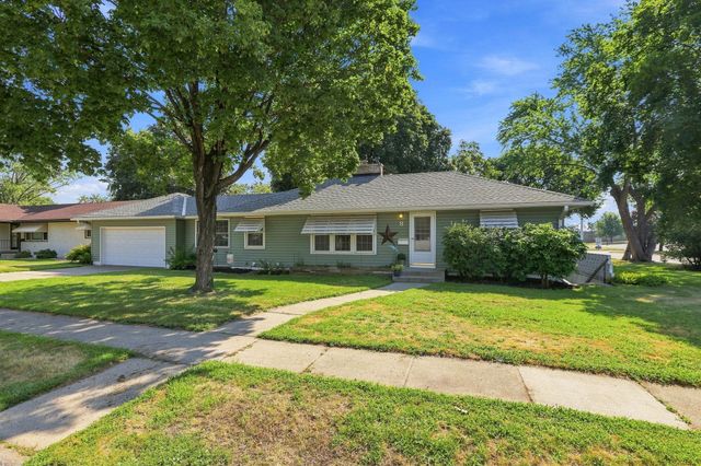 8 6th Avenue NE, Osseo, MN 55369