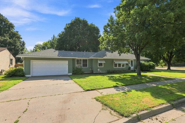 8 6th Avenue NE, Osseo, MN 55369