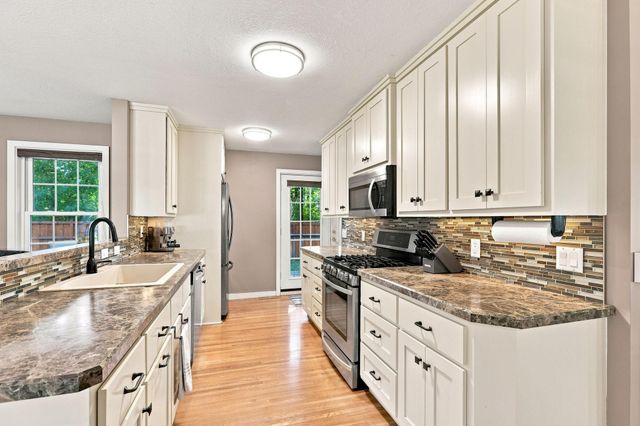 8 6th Avenue NE, Osseo, MN 55369