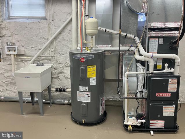 3236 LYNDALE AVE, Baltimore, MD 21213