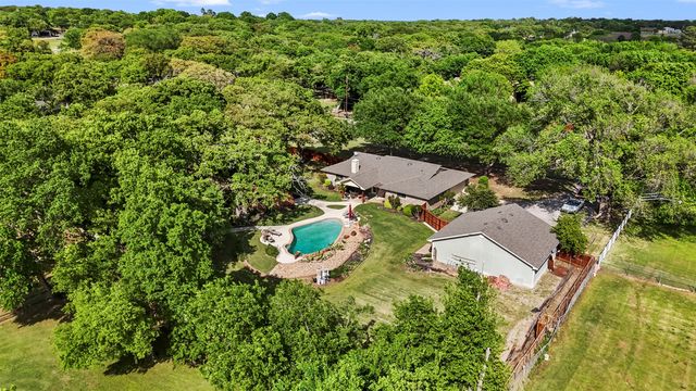 505 Curtis Road, Burleson, TX 76028