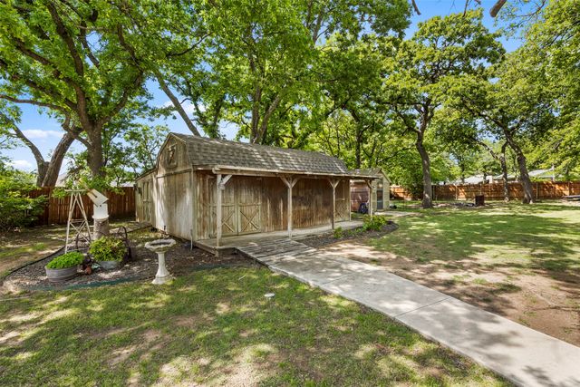 505 Curtis Road, Burleson, TX 76028