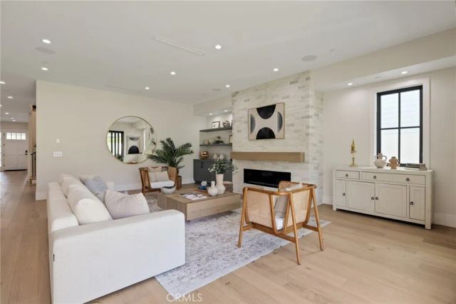 1820 9th Street, Manhattan Beach, CA 90266