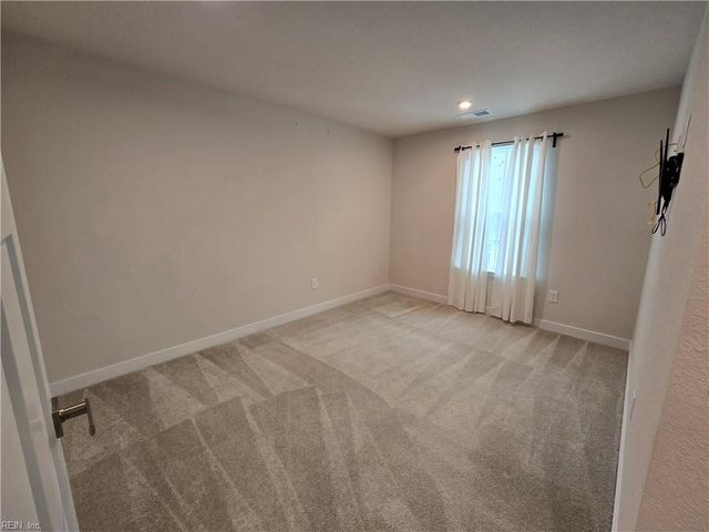 1609 Whistling RD, Chesapeake, VA 23323