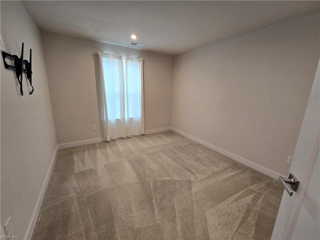 1609 Whistling RD, Chesapeake, VA 23323