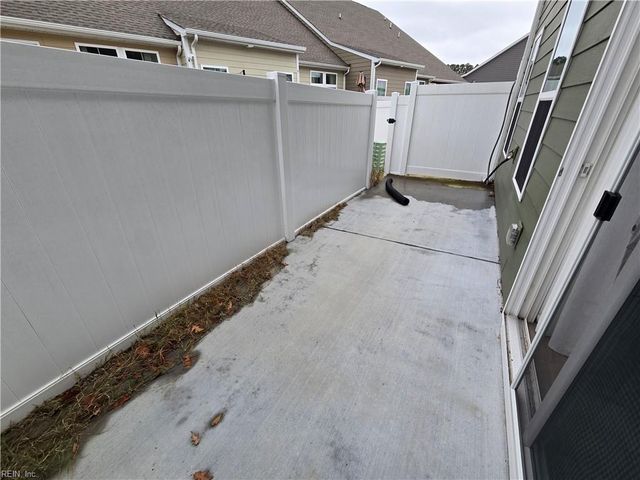 1609 Whistling RD, Chesapeake, VA 23323