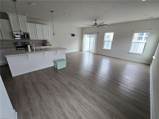 1609 Whistling RD, Chesapeake, VA 23323