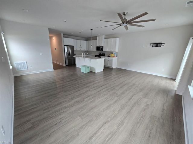 1609 Whistling RD, Chesapeake, VA 23323