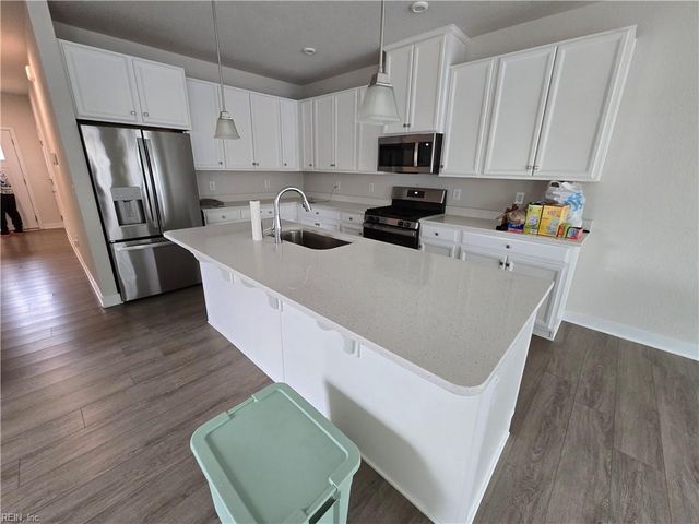 1609 Whistling RD, Chesapeake, VA 23323