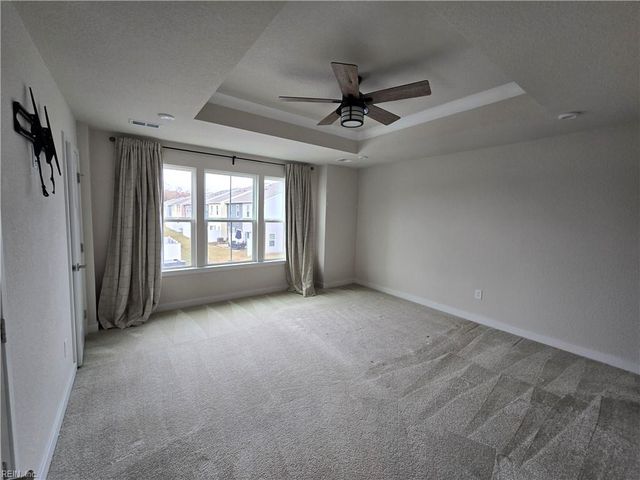 1609 Whistling RD, Chesapeake, VA 23323