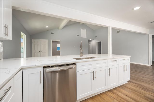 901 Bonita Street, Bayou Vista, TX 77563