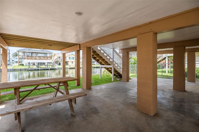 901 Bonita Street, Bayou Vista, TX 77563