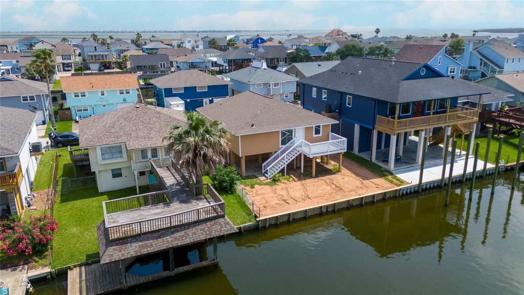 901 Bonita Street, Bayou Vista, TX 77563