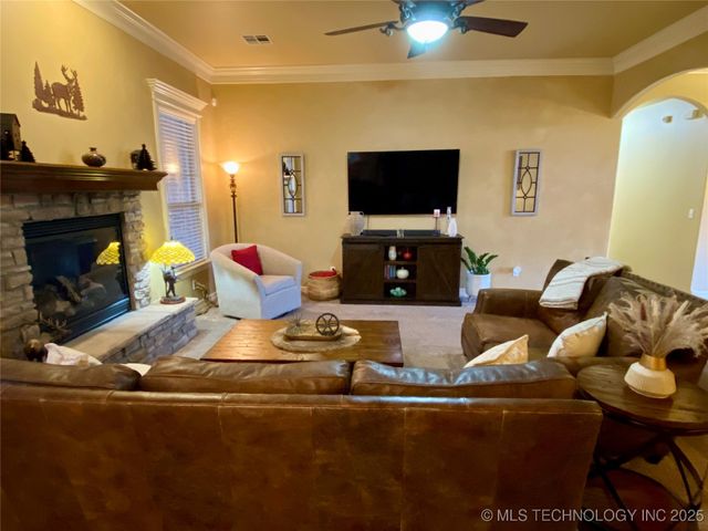 13822 S 18th Place, Bixby, OK 74008