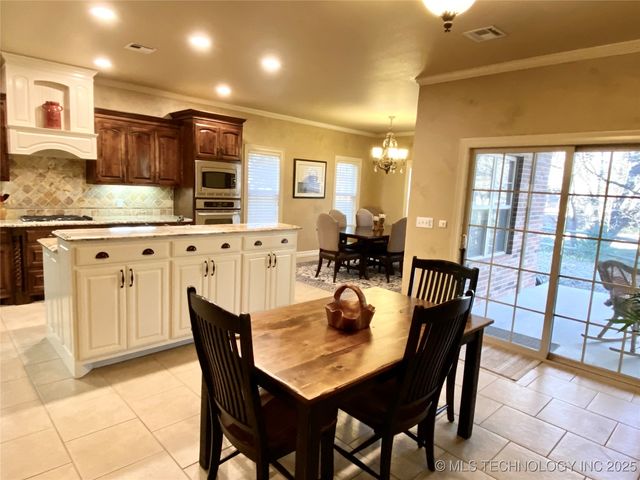 13822 S 18th Place, Bixby, OK 74008