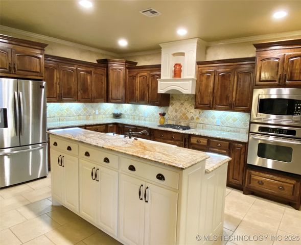 13822 S 18th Place, Bixby, OK 74008