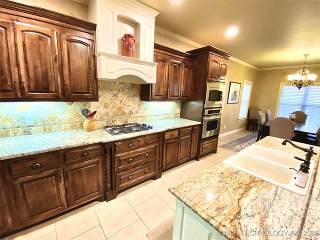 13822 S 18th Place, Bixby, OK 74008