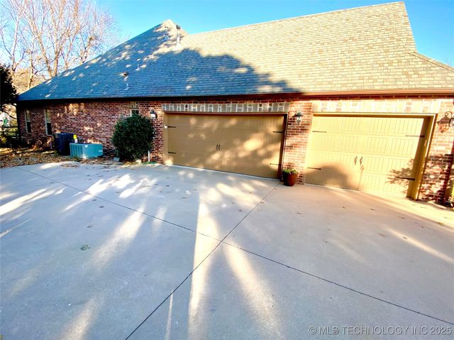 13822 S 18th Place, Bixby, OK 74008