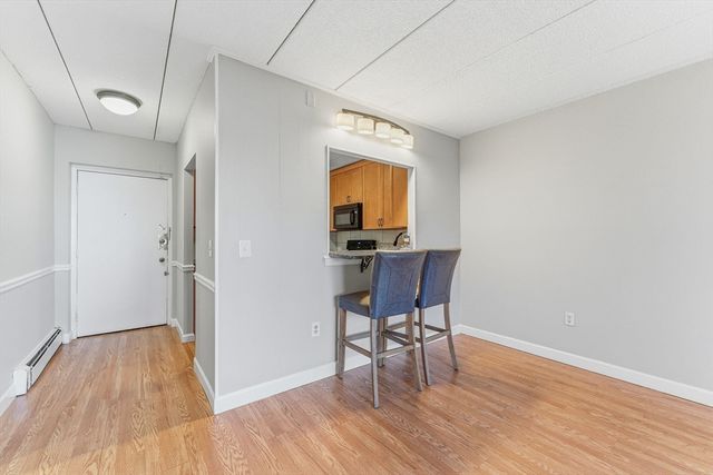 1011 Main St 5, Woburn, MA 01801