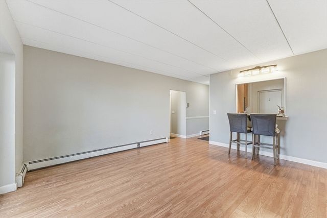 1011 Main St 5, Woburn, MA 01801