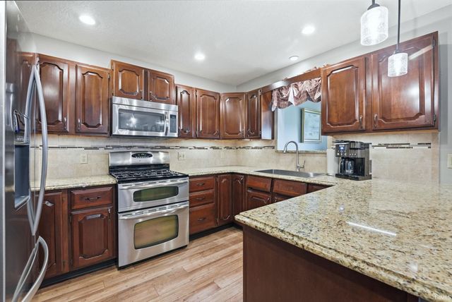 54 Ems B20b Lane, Pierceton, IN 46562