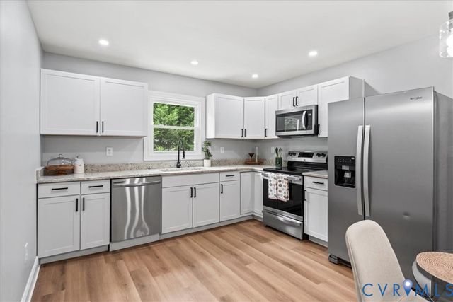 9916 S Wagstaff Cir, North Chesterfield, VA 23236