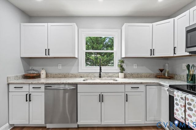 9916 S Wagstaff Cir, North Chesterfield, VA 23236