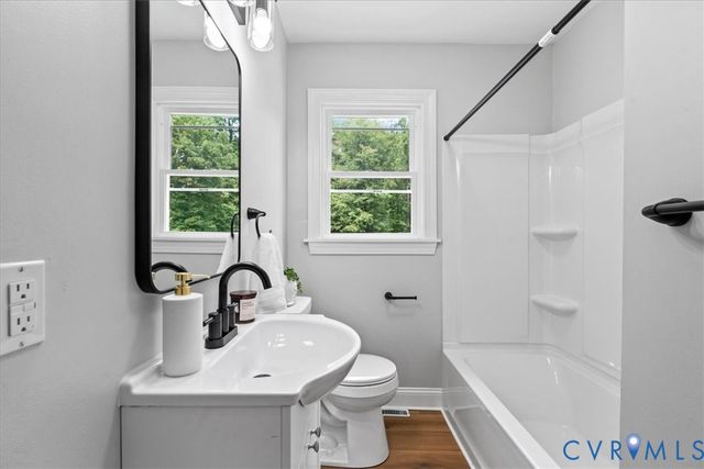 9916 S Wagstaff Cir, North Chesterfield, VA 23236