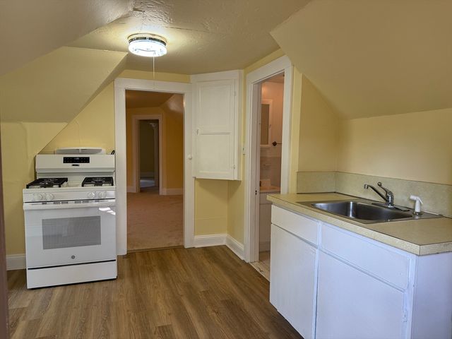 5 Brown 3, Boston, MA 02131